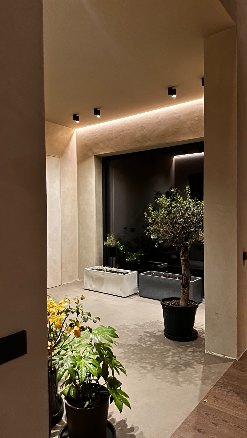 Terrass — AST50 LED välimine varjuprofiil. Töötab ka aastaringselt.